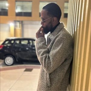 Meet your Posher, Elroy